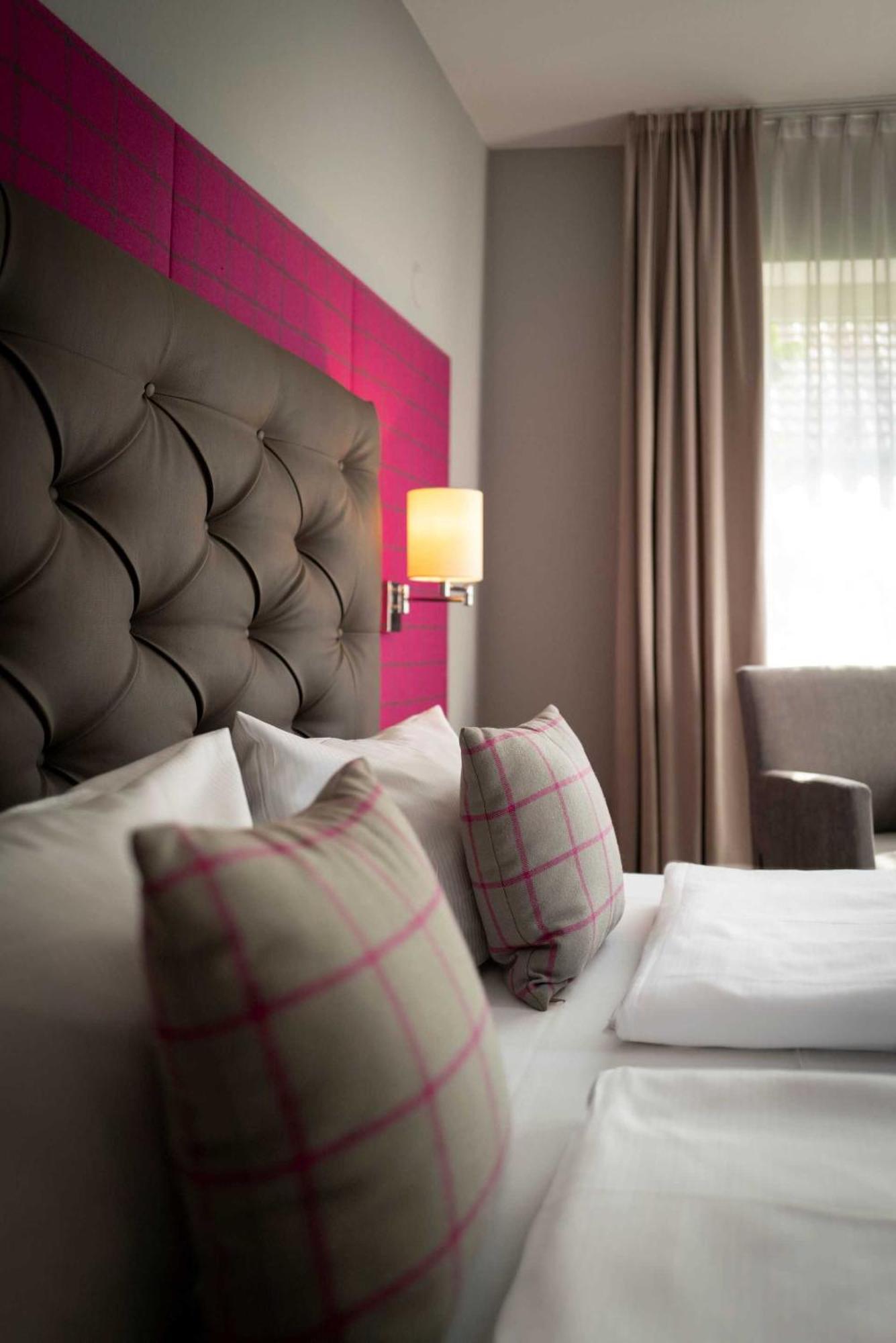Landhotel 3Kronen Adelsdorf Exteriér fotografie