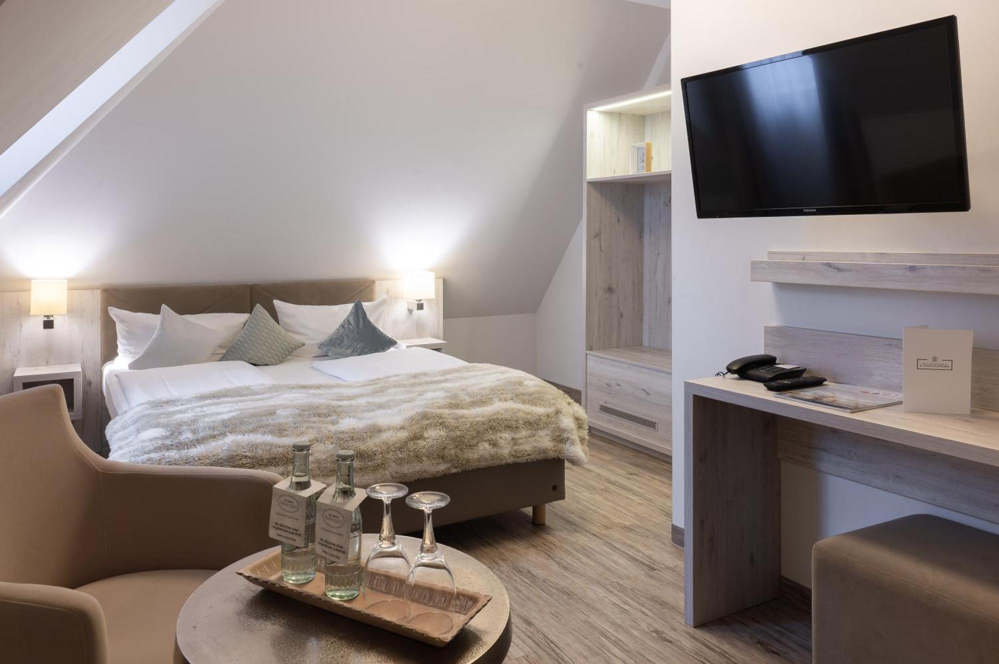 Landhotel 3Kronen Adelsdorf Exteriér fotografie
