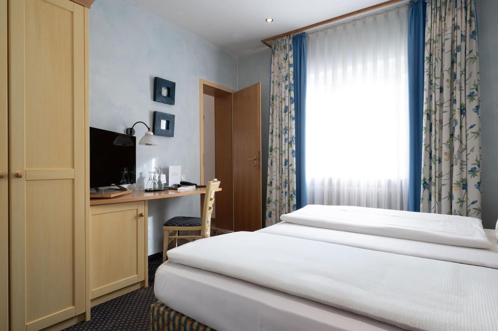 Landhotel 3Kronen Adelsdorf Exteriér fotografie
